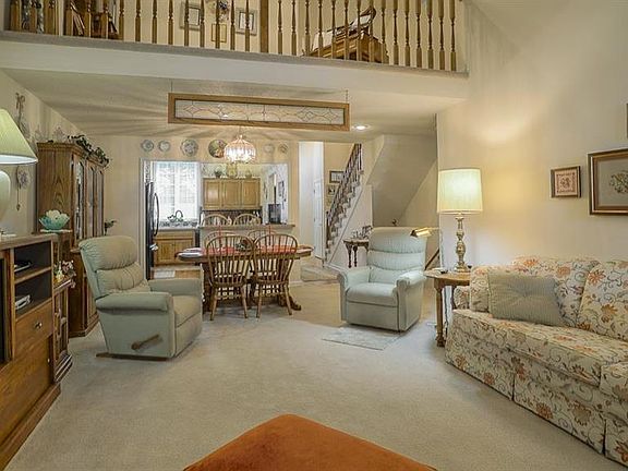 Spacious living room/dining room combination