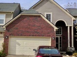 2046 Preserve Cir #W, Canton, MI 48188
