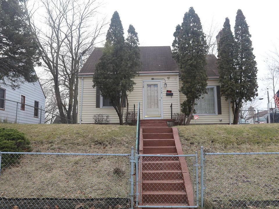 1st image of 718 Oakdale St SE