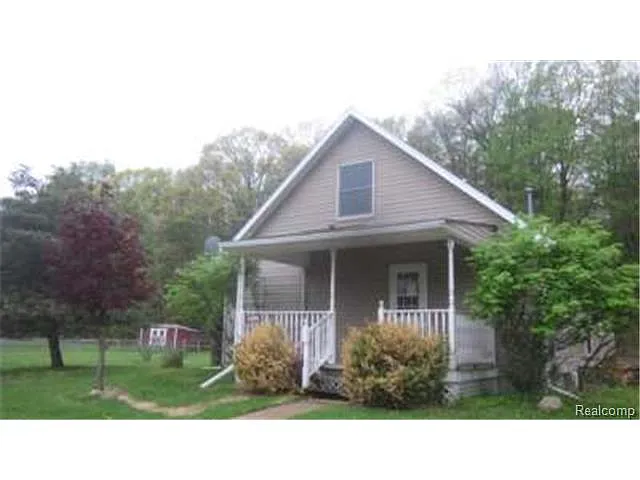 9305 Willow Rd photo 1
