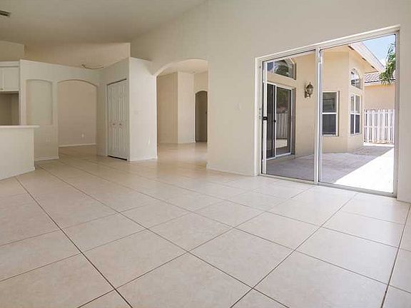 5th image of 19137 NW 23rd St