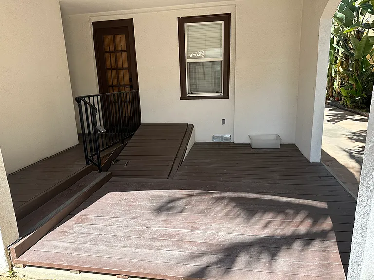 1206 N Orange Grove Ave #B — Photo 12