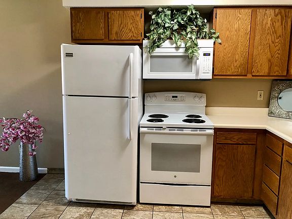 4th image of 201 S Dill St #211
