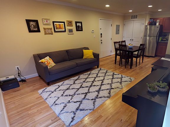Open concept Kitchen/Living room (Washer/Dryer in closet)