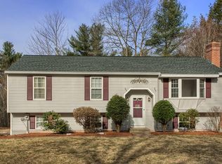 9 Geordie Ln, Hubbardston, MA 01452