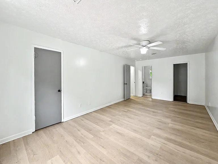 Whitfield Dr — Photo 9