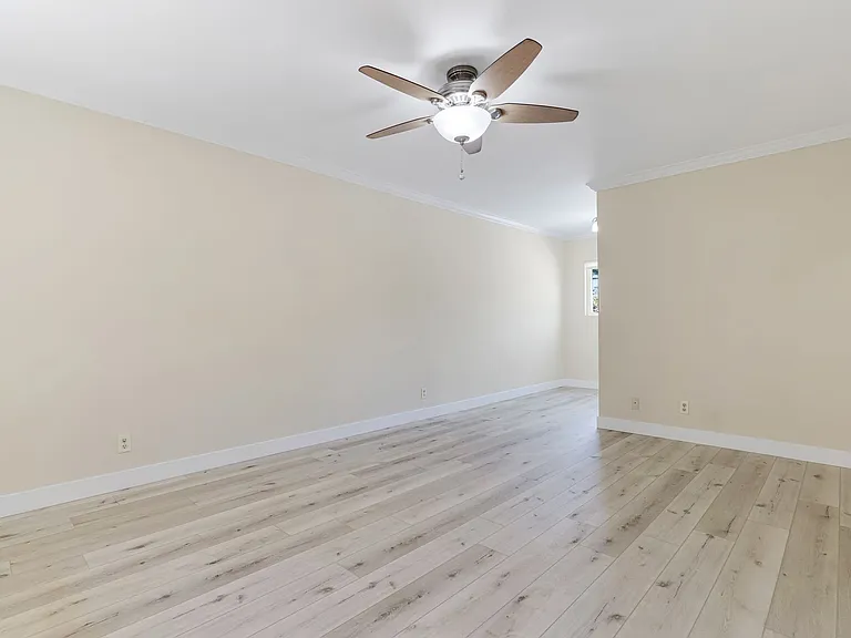 1690 E Hillcrest Dr — Photo 14