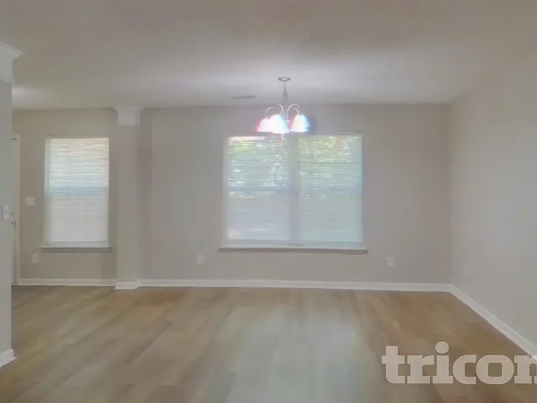 121 Eagle Pointe Dr — Photo 4