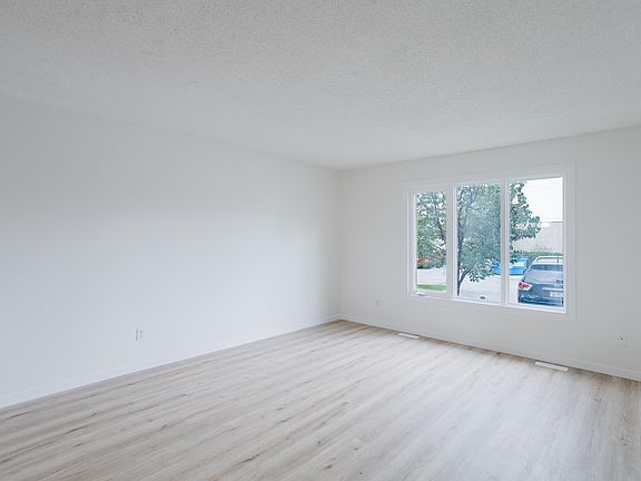 4th image of 16475 115th St NW