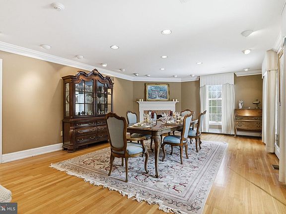 4th image of 275 Woodcock Ln