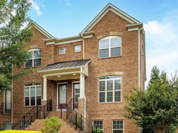 196 Alderwood Point, Sandy Springs, GA 30328
