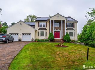 15 Angela Ct, Piscataway, NJ 08854