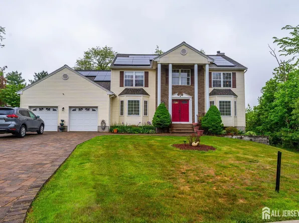 15 Angela Ct, Piscataway, NJ 08854