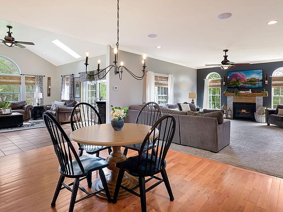 4th image of 367 Mount Alverno Rd