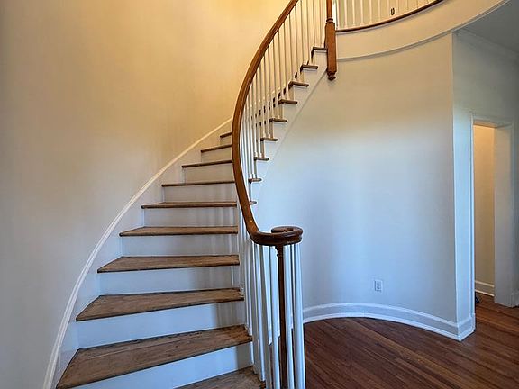 2nd image of 1012 Mount Vernon Rd