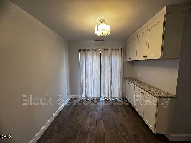 2 bed, 1.5 bath, $1,500 — Photo 4