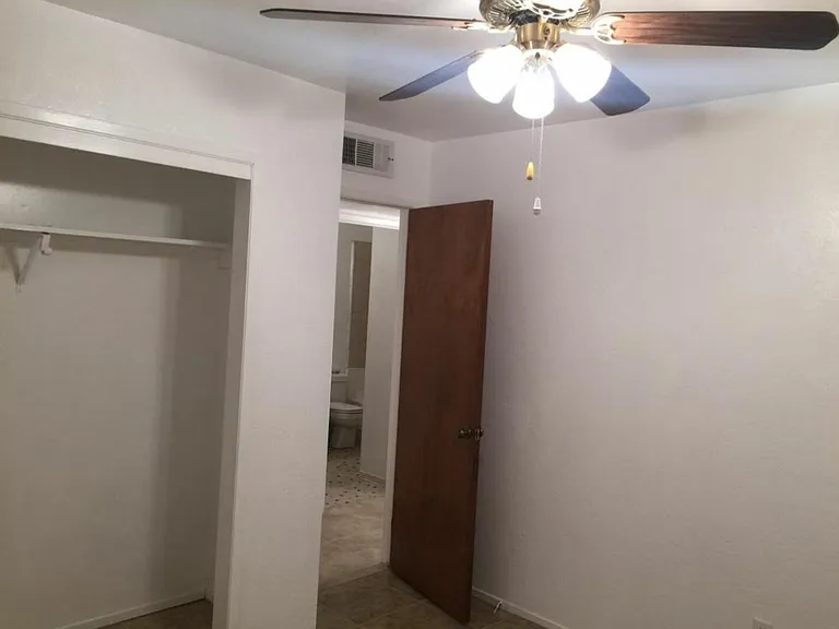 1019 S Demaree St — Photo 19