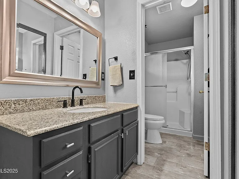 Master Bedroom private Bathroom