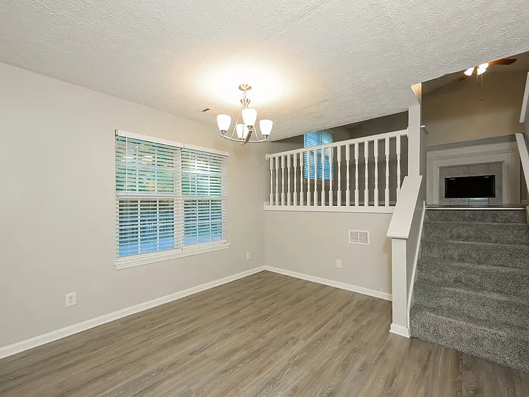 172 Williamsburg Way — Photo 6