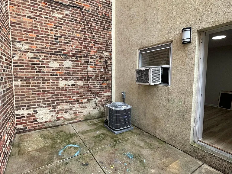 1103 Mifflin St #1 — Photo 10