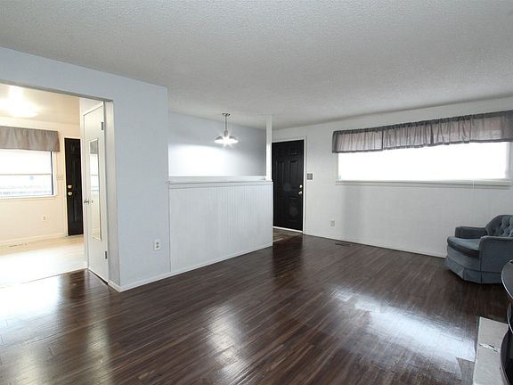 3rd image of 1406 E Olympic Ave