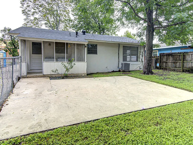 1711 Brentwood St — Photo 18