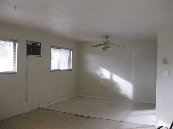 Living room/Dining area