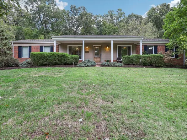 10837 Forest Path Dr, Saint Louis, MO 63128