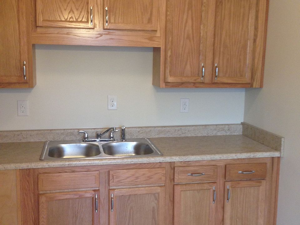 kitchen/refrig & stove included