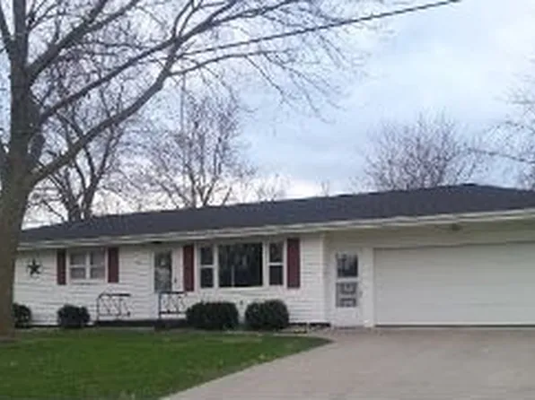 215 E Court St, Rockwell City, IA 50579