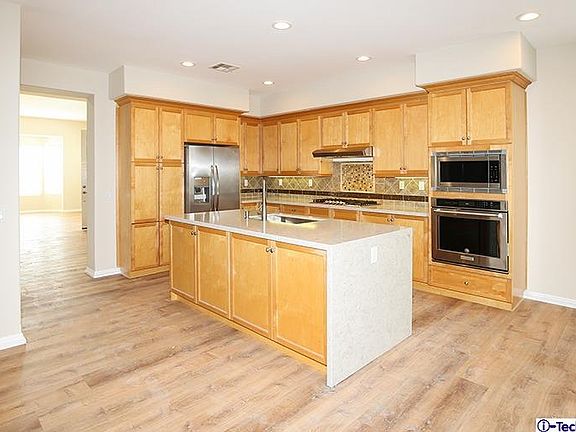 4th image of 651 S Avenue 61
