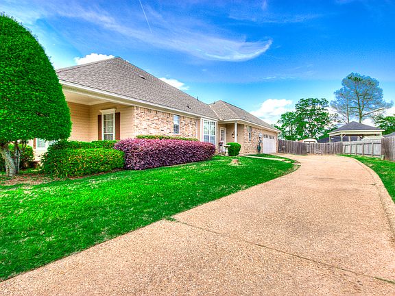 5th image of 142 Southwood Dr