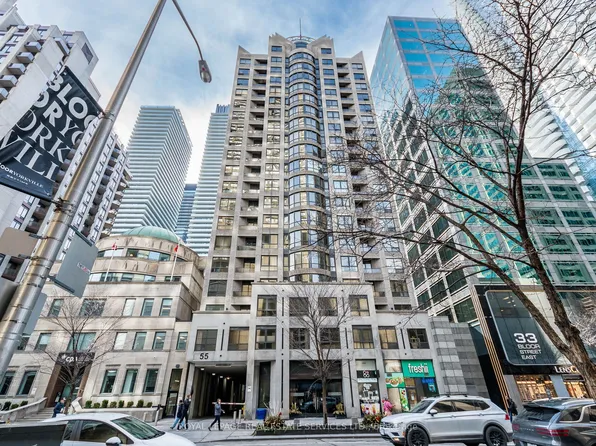55 Bloor St E #802, Toronto, ON M4W 3W6