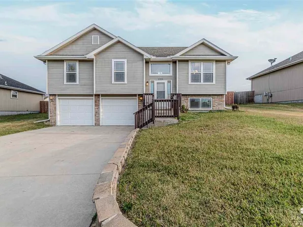 2322 Bridle Trl, Junction City, KS 66441