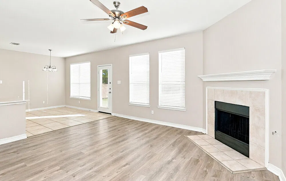 4 bed, 2.5 bath, 2640 sqft, $2,665 — Photo 4