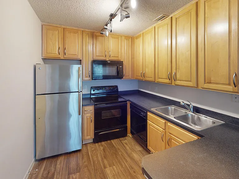 Altamira Place Apartment Homes — Photo 72
