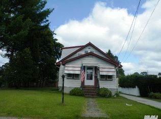 1955 Bergen St, Bellmore, NY 11710