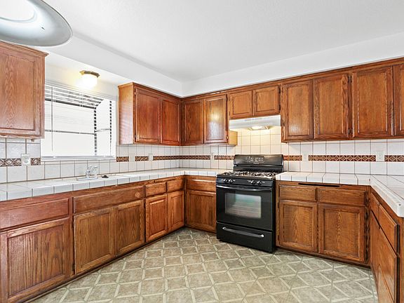 4th image of 17006 S New Hampshire Ave #A
