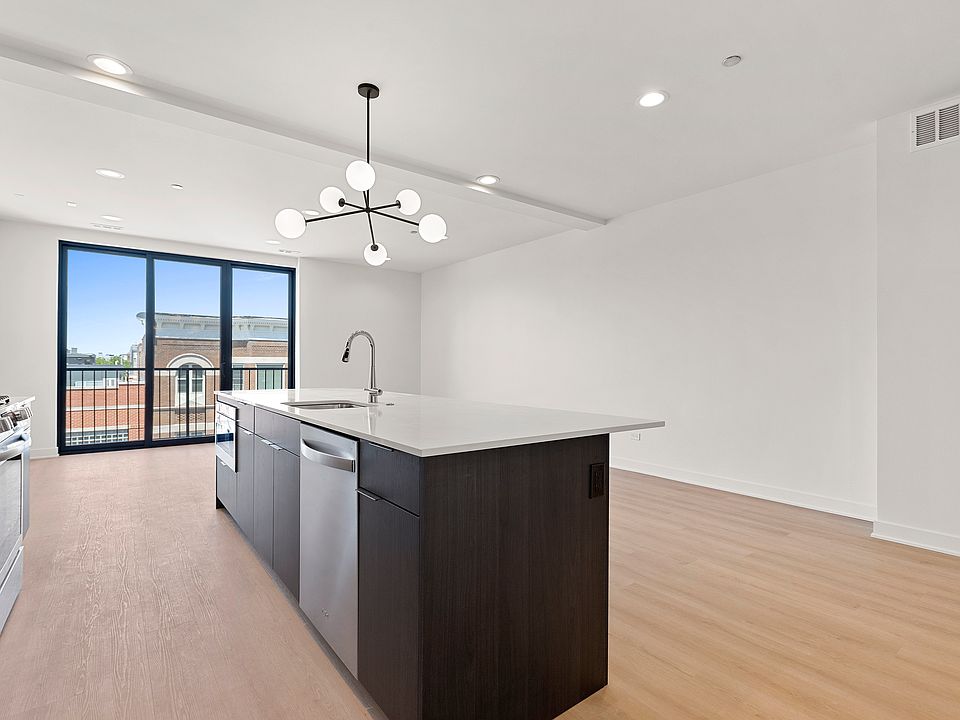 1st image of 1801 W Grand Ave #401