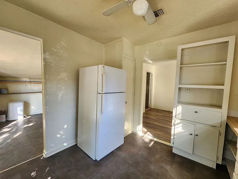 1516 Lindsey St — Photo 17