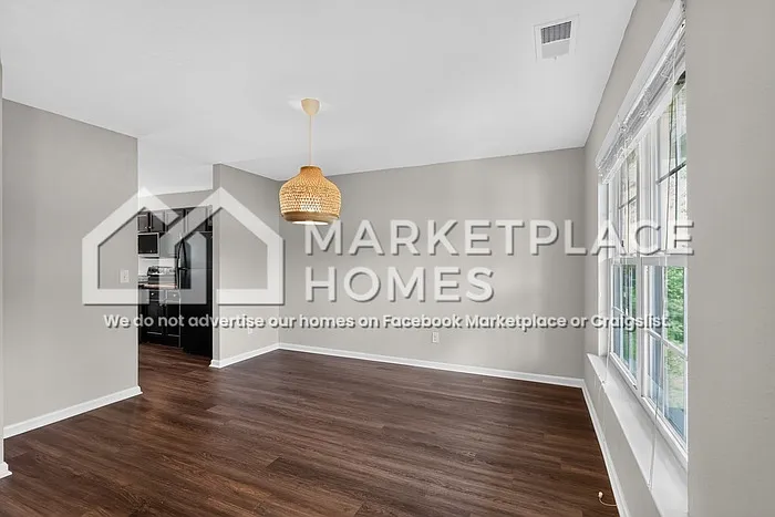 5 bed, 3.0 bath, 2476 sqft, $2,299 — Photo 3