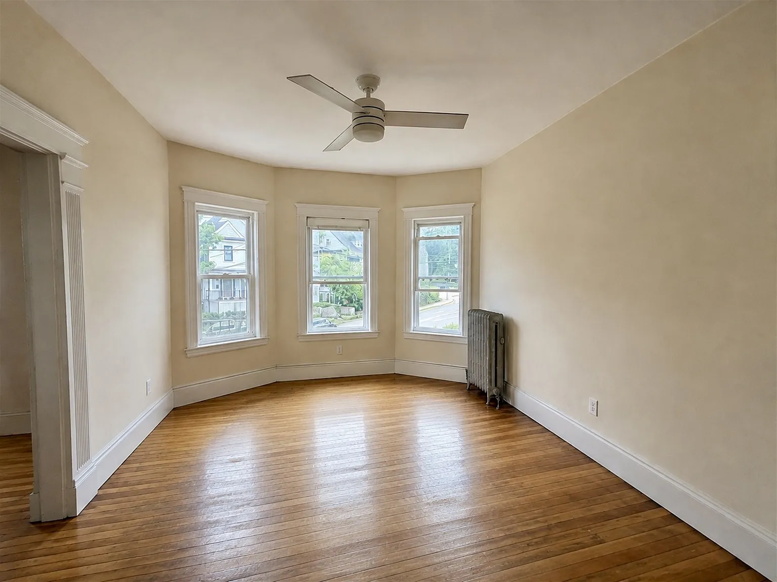 4 bed, $4,000 — Photo 3