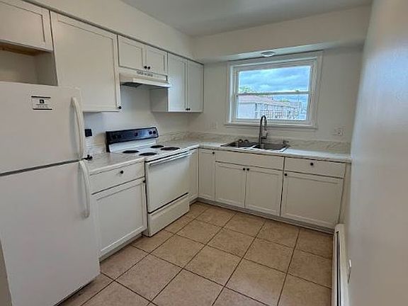 3rd image of 2594-2608 Dewey Ave #6