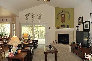 3rd image of 13668 Hillsdale Ct