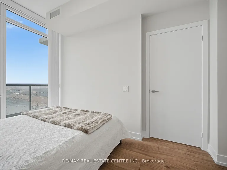 215 Veterans Dr #901 — Photo 18