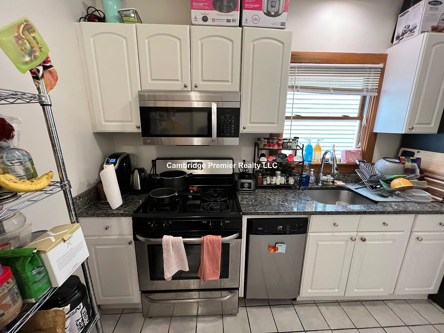 3 bed, 900 sqft, $4,475 — Photo 2