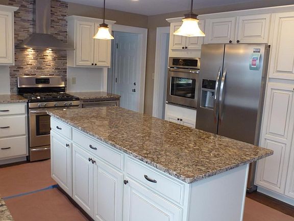 3rd image of 1333 Carron Dr