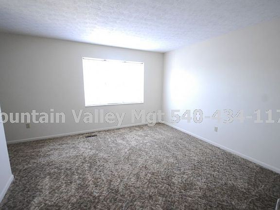 5th image of 4 Holly Ct APT A