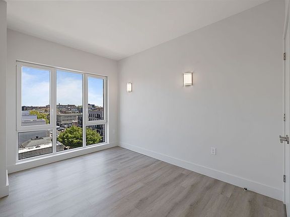 4th image of 2605 Snyder Ave #7R