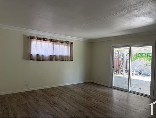 4th image of 3002 W Borchard Ave